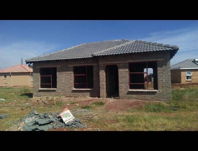 2 BEDROOM HOUSE FOR SALE IN LUFHERENG